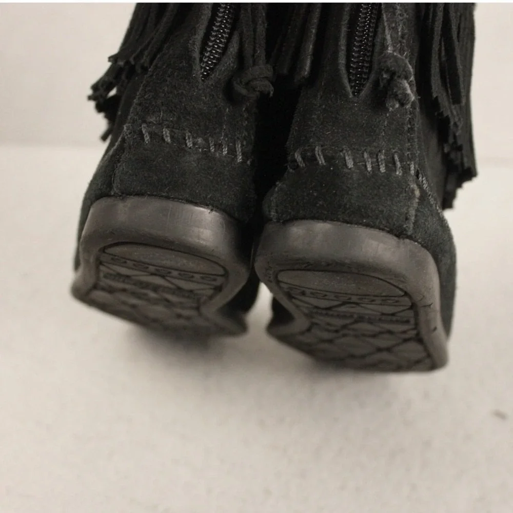 Minnetonka 299 Black Suede Back Zip Fringe Ankle Boots Womens 8‎ Concho Boho